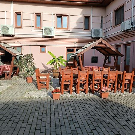 Malom Panzió Acomodação com café da manhã Kiskunfélegyháza Exterior foto