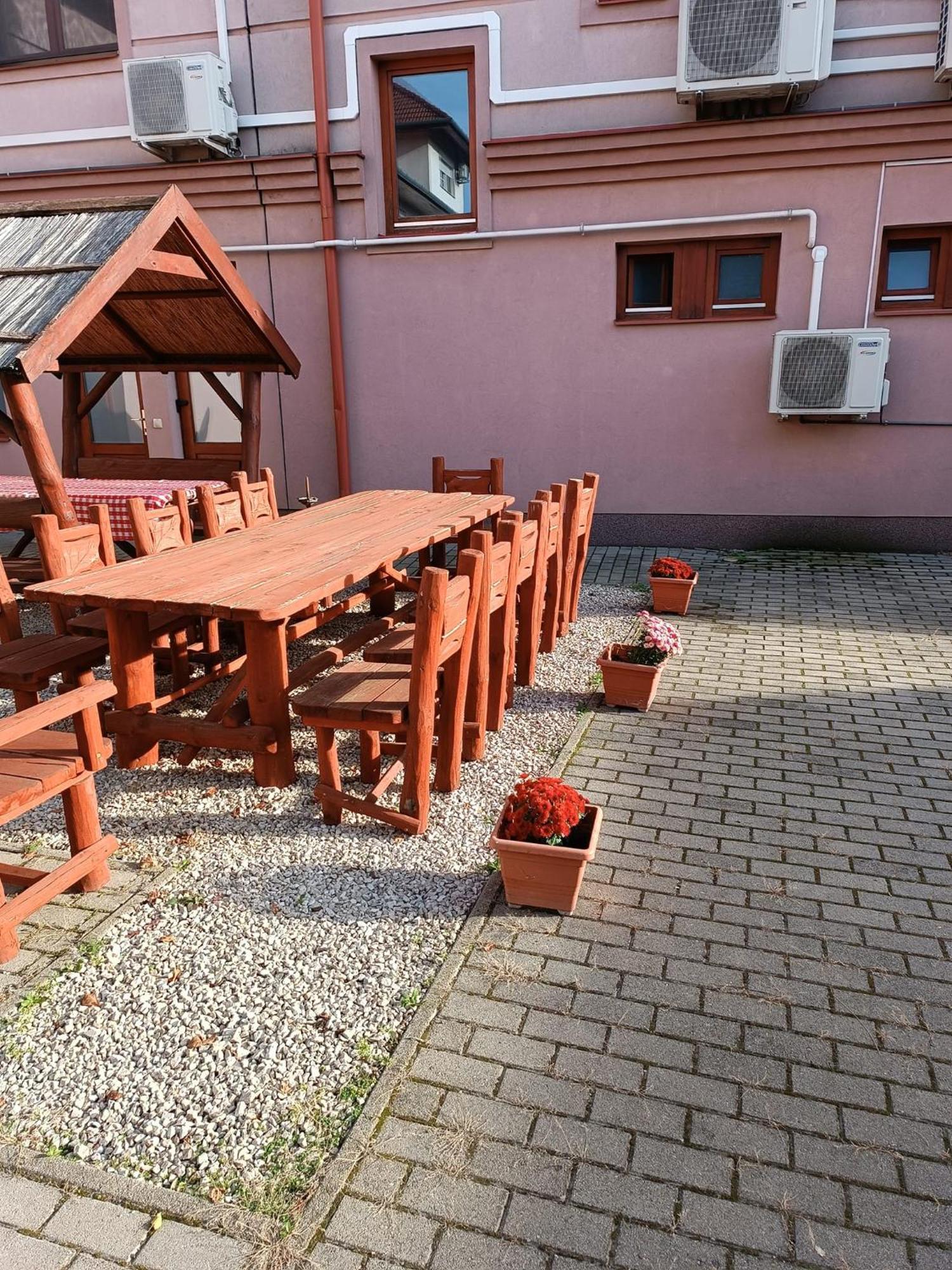 Malom Panzió Acomodação com café da manhã Kiskunfélegyháza Exterior foto