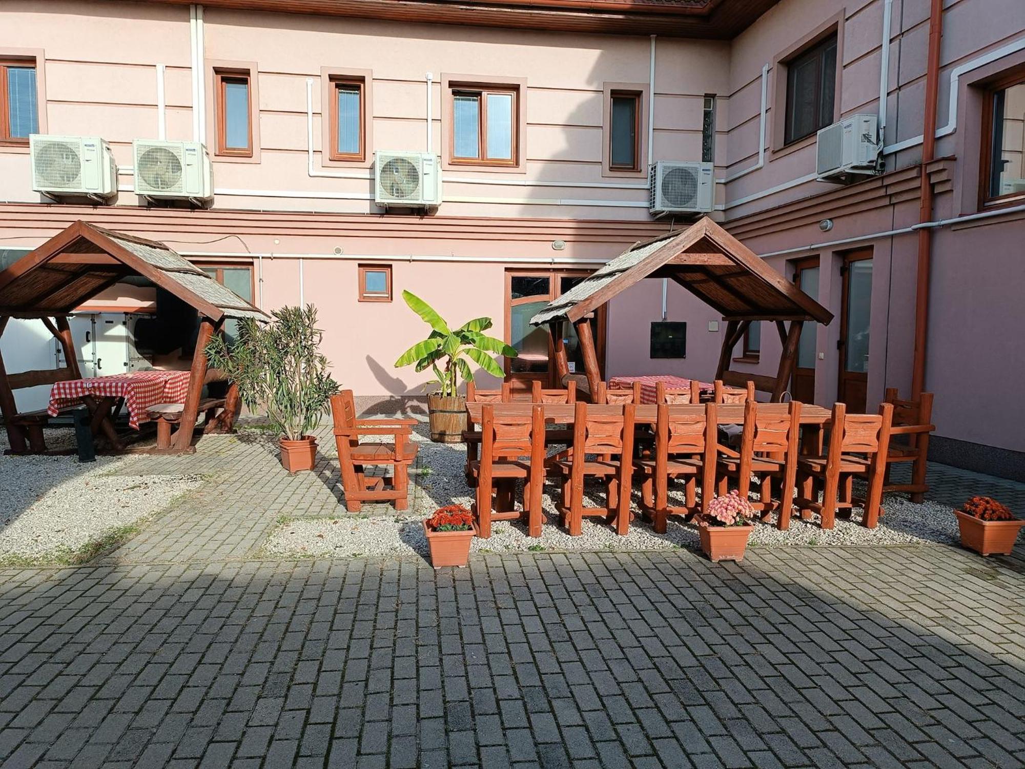 Malom Panzió Acomodação com café da manhã Kiskunfélegyháza Exterior foto